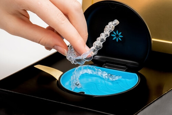 Clear Aligners vs Braces trays
